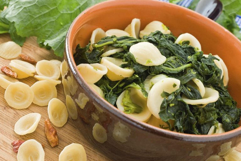 come preparare le orecchiette alle cime di rapa 914874b4725577bf2a73ee919e3cb2b2 1