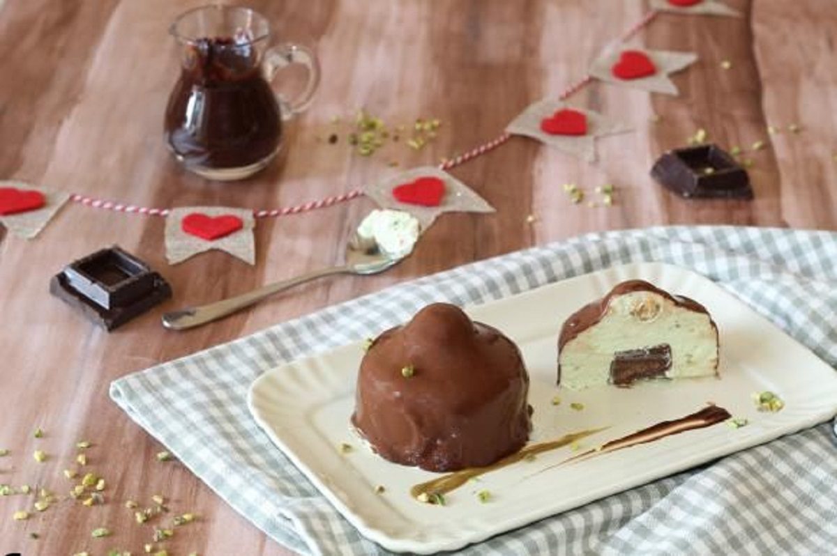 Dolci con uova di Pasqua al latte avanzate semifreddo