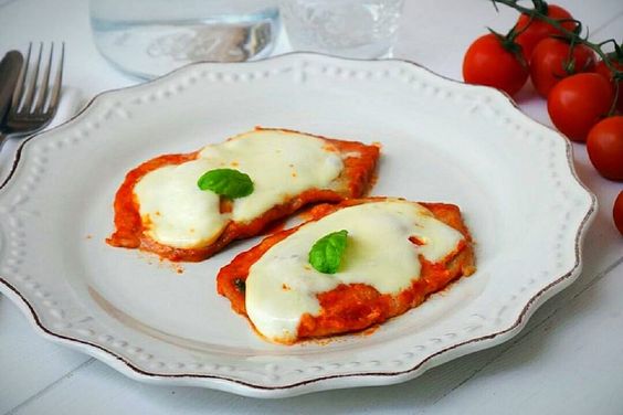 scaloppine di pollo mozzarella e pomodoro