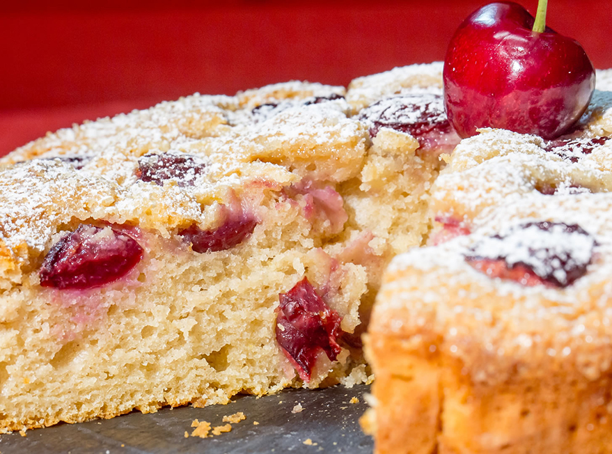 Torta in padella; ciliegie 