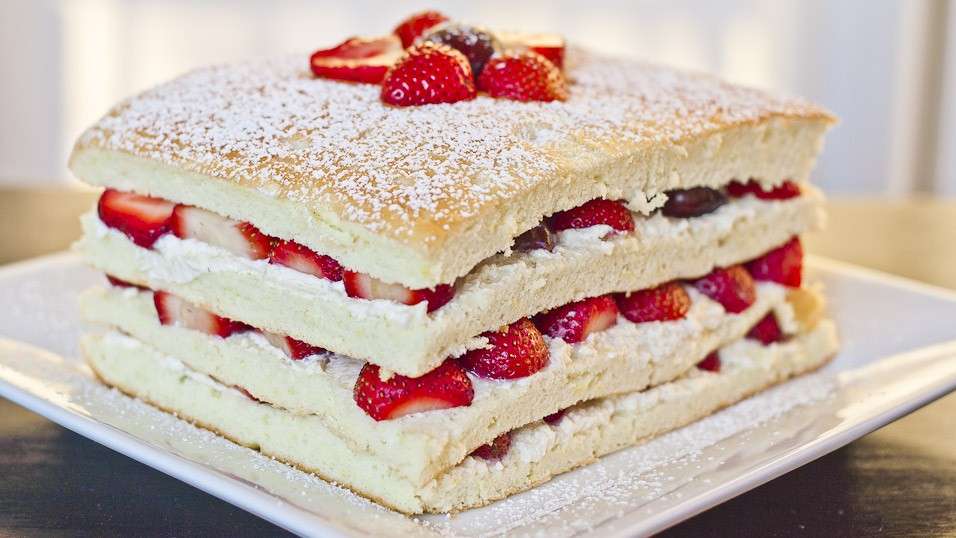 torta millefoglie con pan di spagna