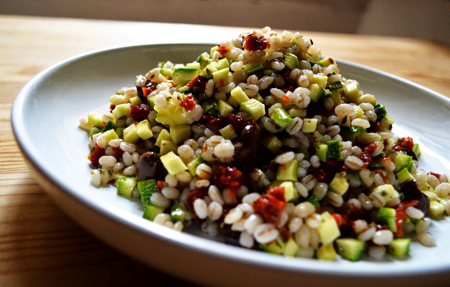 insalata d'orzo vegetariana