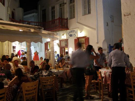 nikos taverna