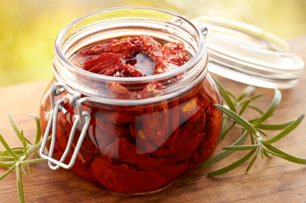 pomodori secchi sotto olio