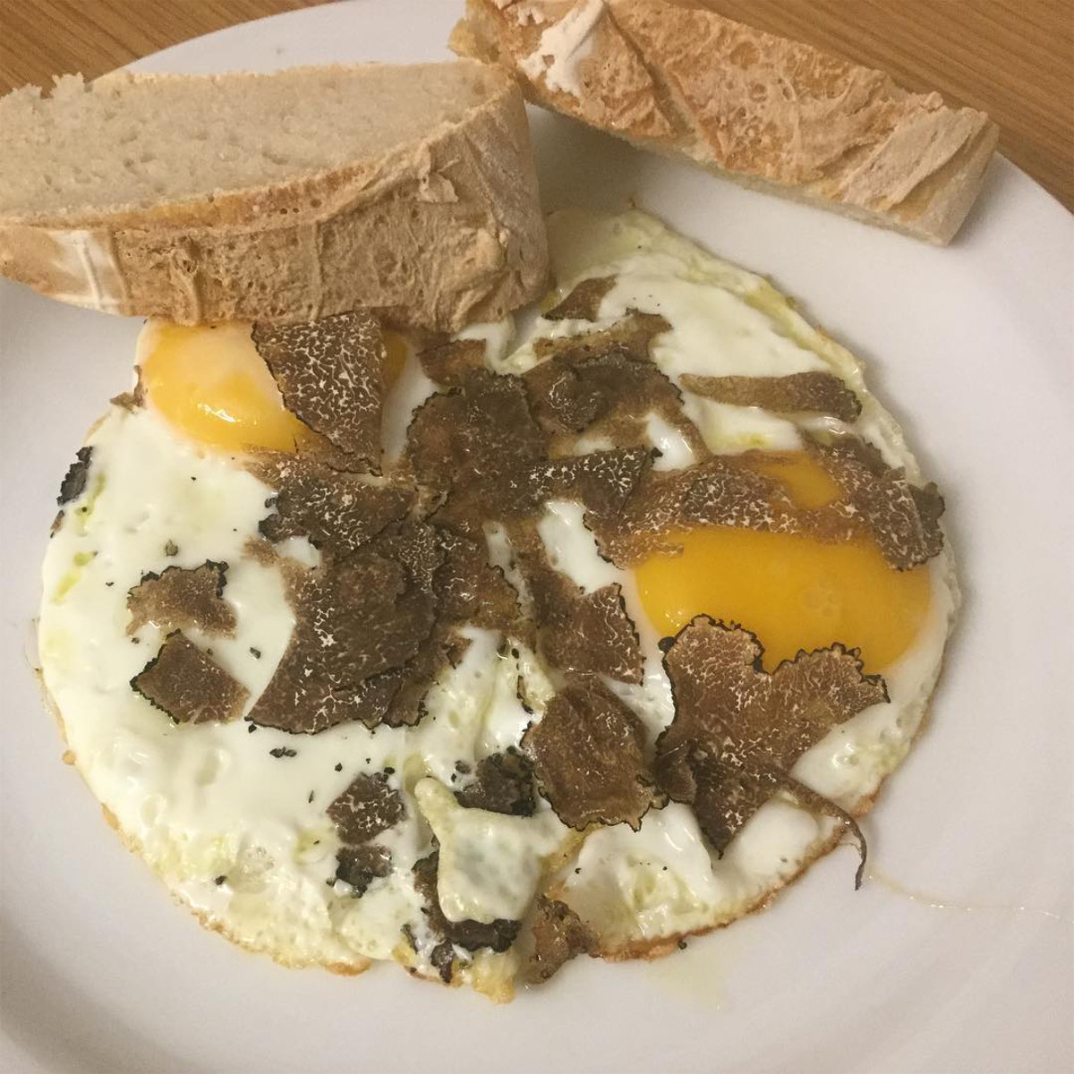 crostini di uova al tartufo