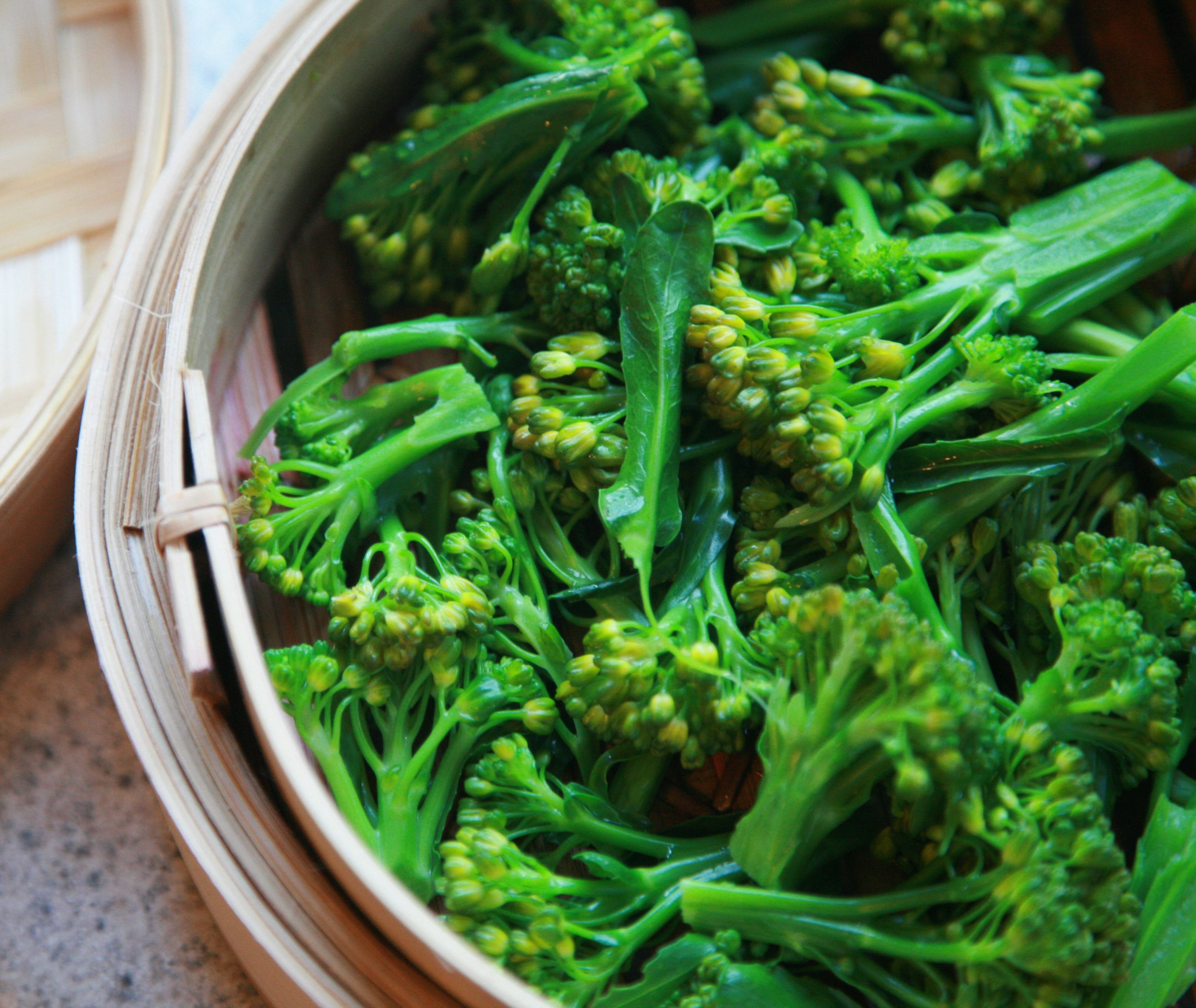 broccoli al forno con mozzarella e prosciutto