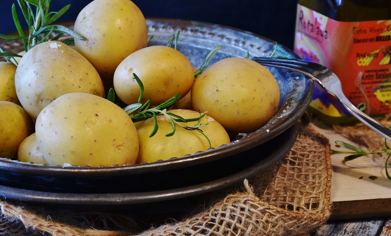 insalata di patate e salmone affumicato