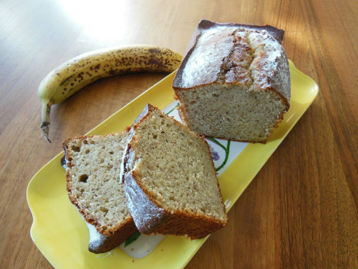 preparazione torta banane e noci