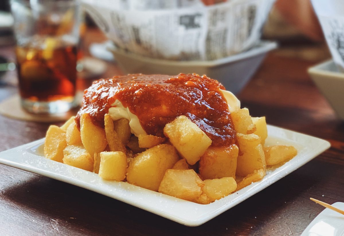 Patatas bravas ricetta originale del piatto spagnolo ...