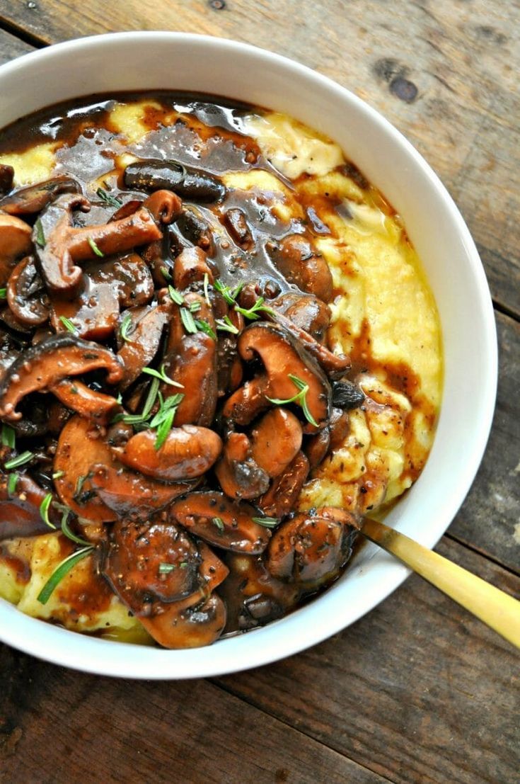 vegan creamy polenta and red wine mushrooms