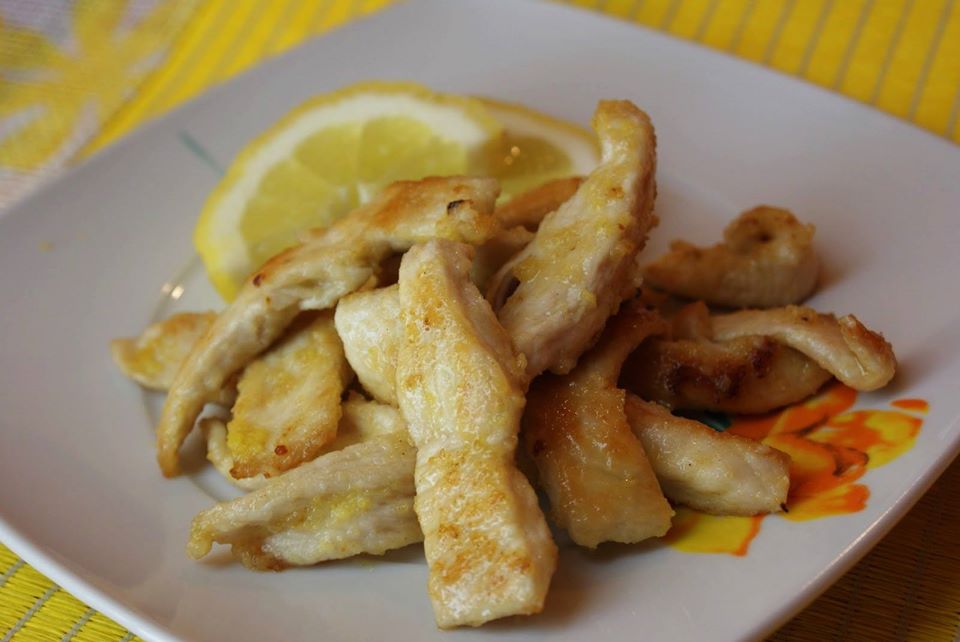 Straccetti di pollo al limone in padella