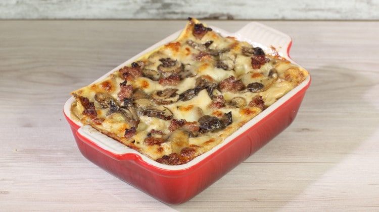 lasagna bianca funghi e salsiccia