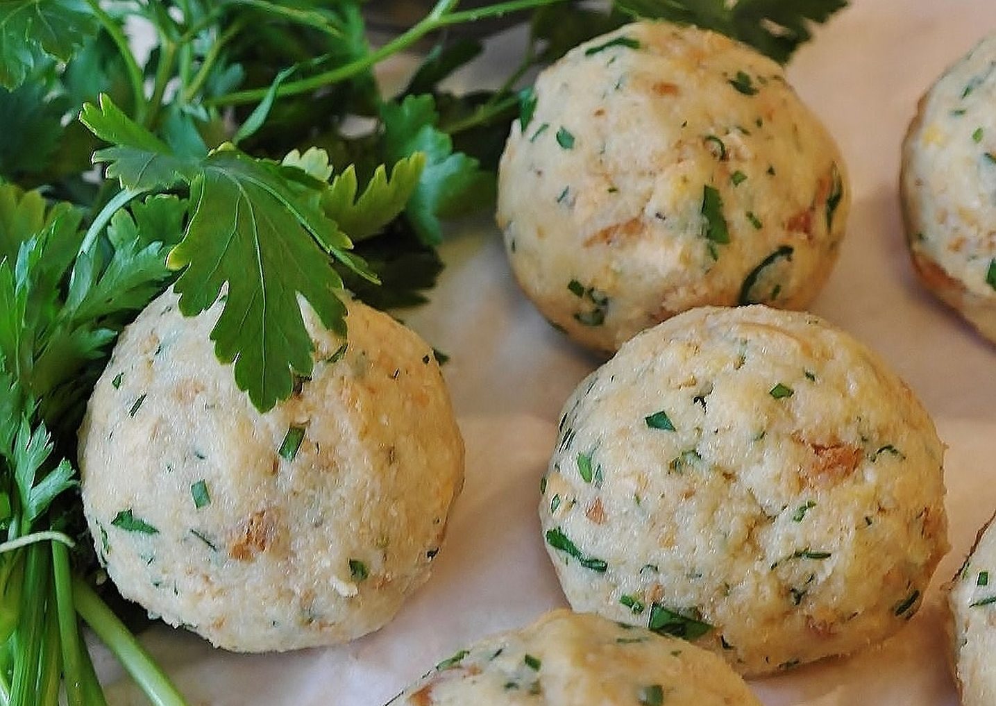 Pasta al forno con polpette di legumi