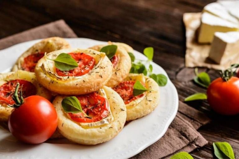 pizzette di pasta sfoglia per natale