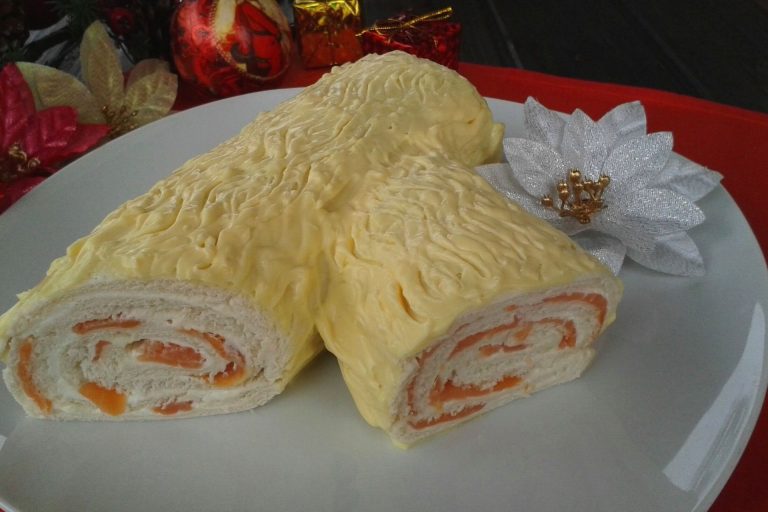 Ricetta del tronchetto di Natale salato al salmone