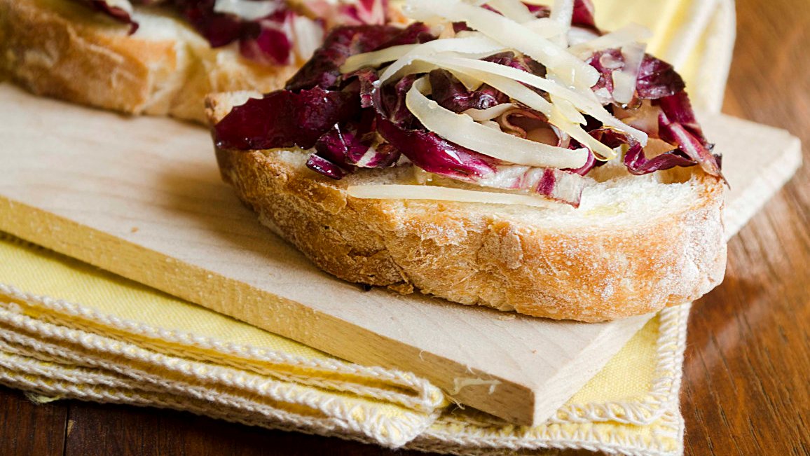 Radicchio al forno con formaggio e speck