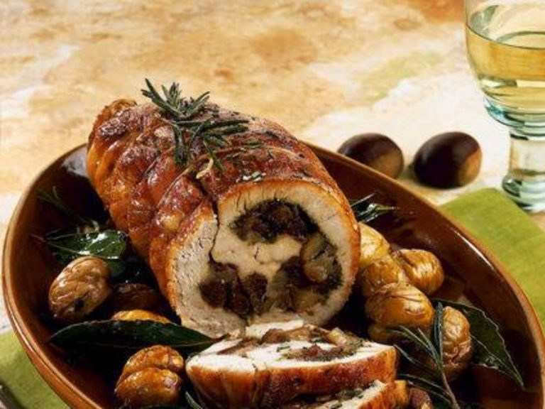 Rotolo di tacchino con castagne e prugne