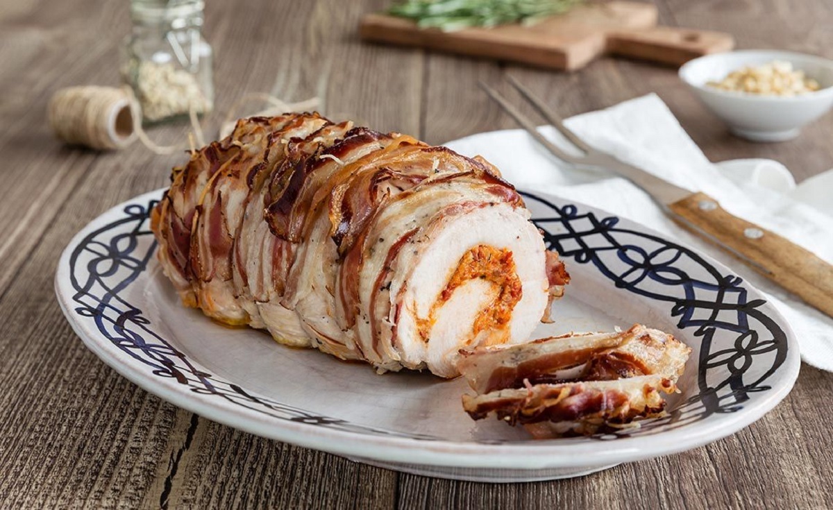 Rotolo di tacchino in crosta di pancetta