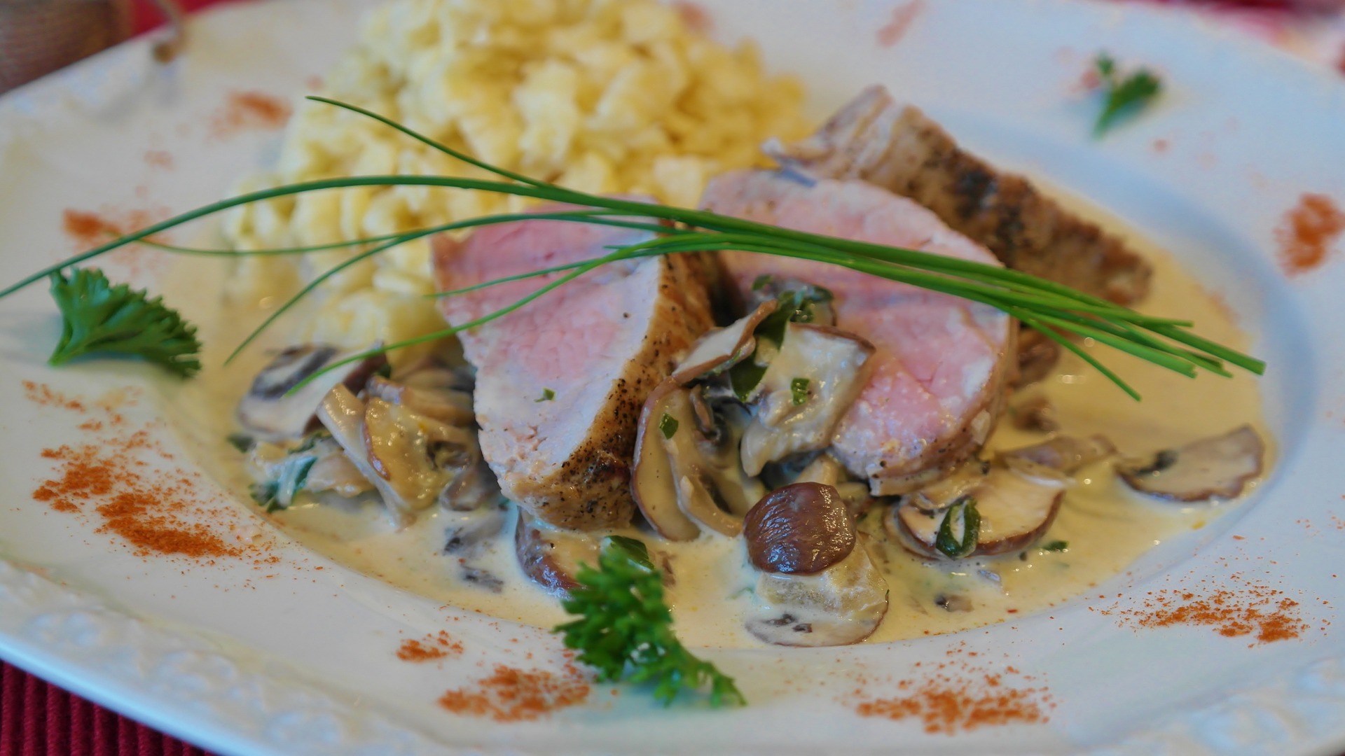 Arista di maiale al forno con funghi