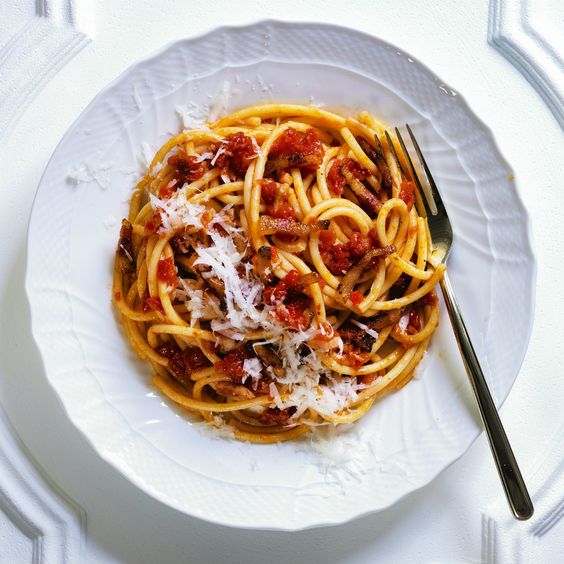 bucatini all'amatriciana