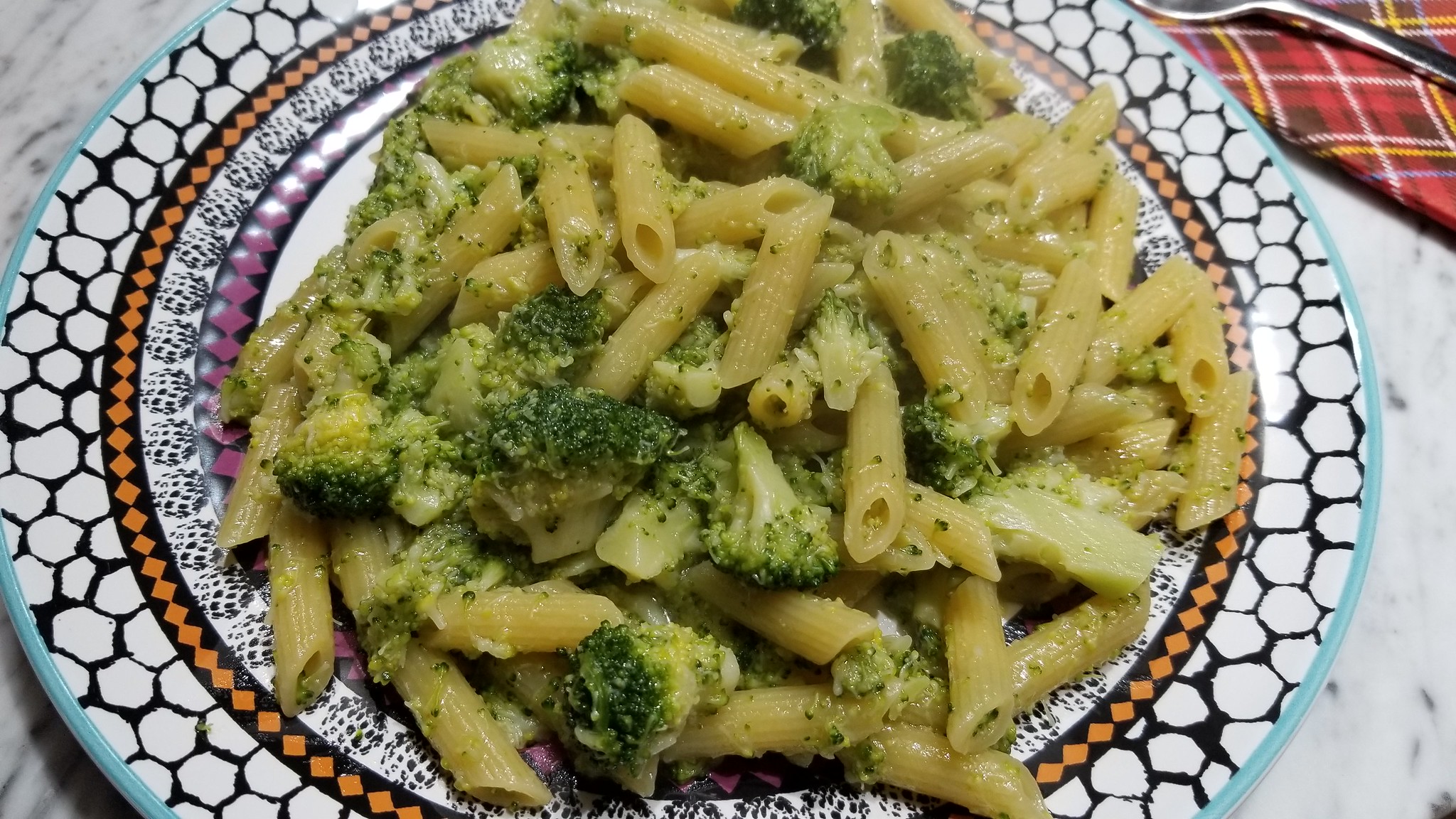 Pasta con broccoli e acciughe sott'olio