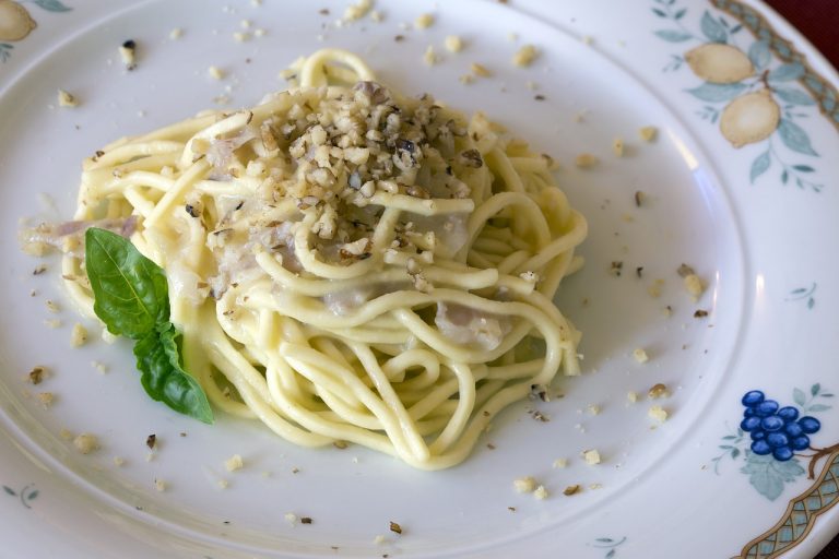 Pasta con gorgonzola e noci senza panna