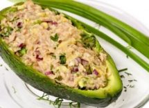 Avocado ripieno di tonno