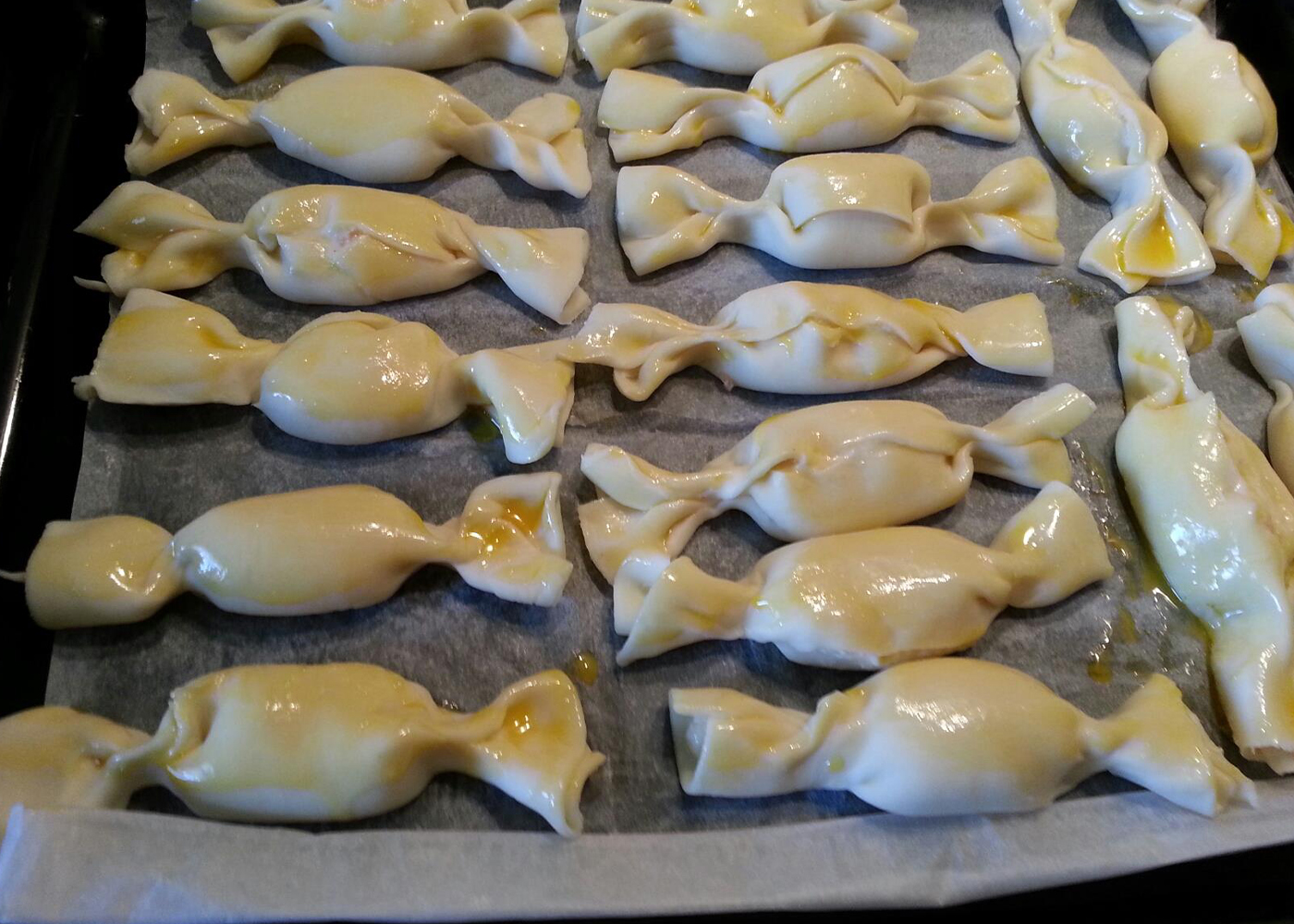 Caramelle di pasta sfoglia al salmone