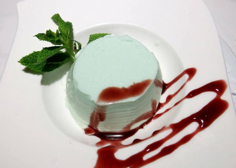 Panna cotta alla menta ricetta