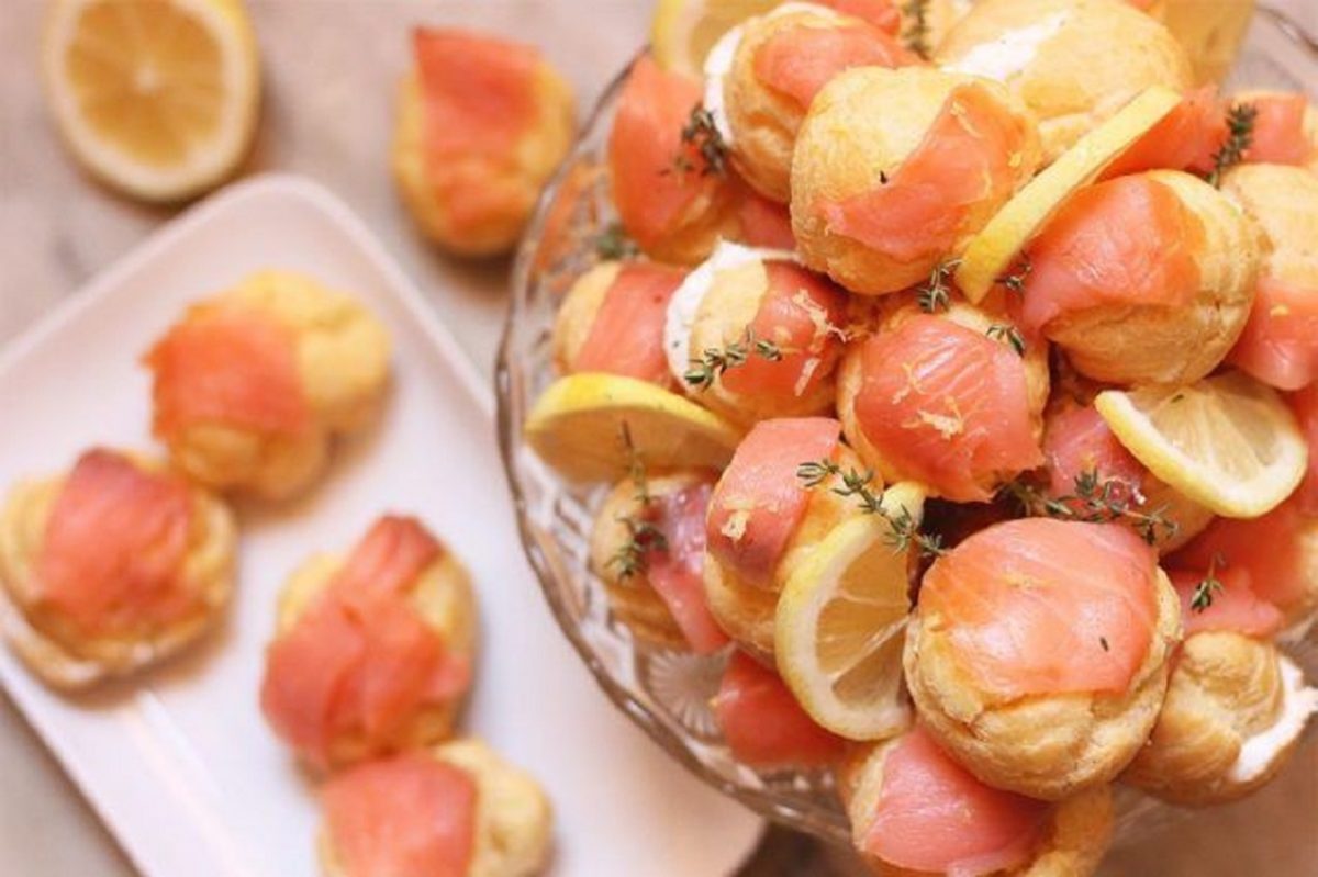 Profiteroles salati con crema di mortadella e stracchino