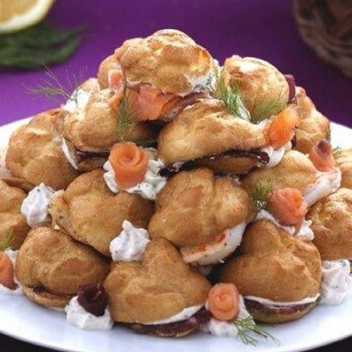Profiteroles salati con crema di mortadella e stracchino