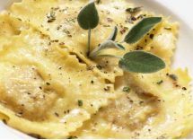 ravioli fatti in casa con ripieno di carciofi