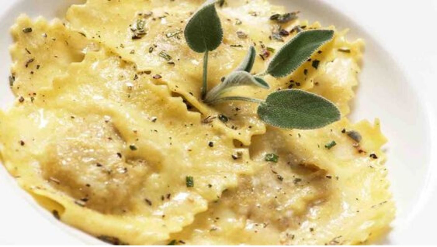 ravioli fatti in casa con ripieno di carciofi