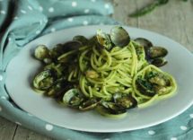 Spaghetti al pesto e vongole surgelate