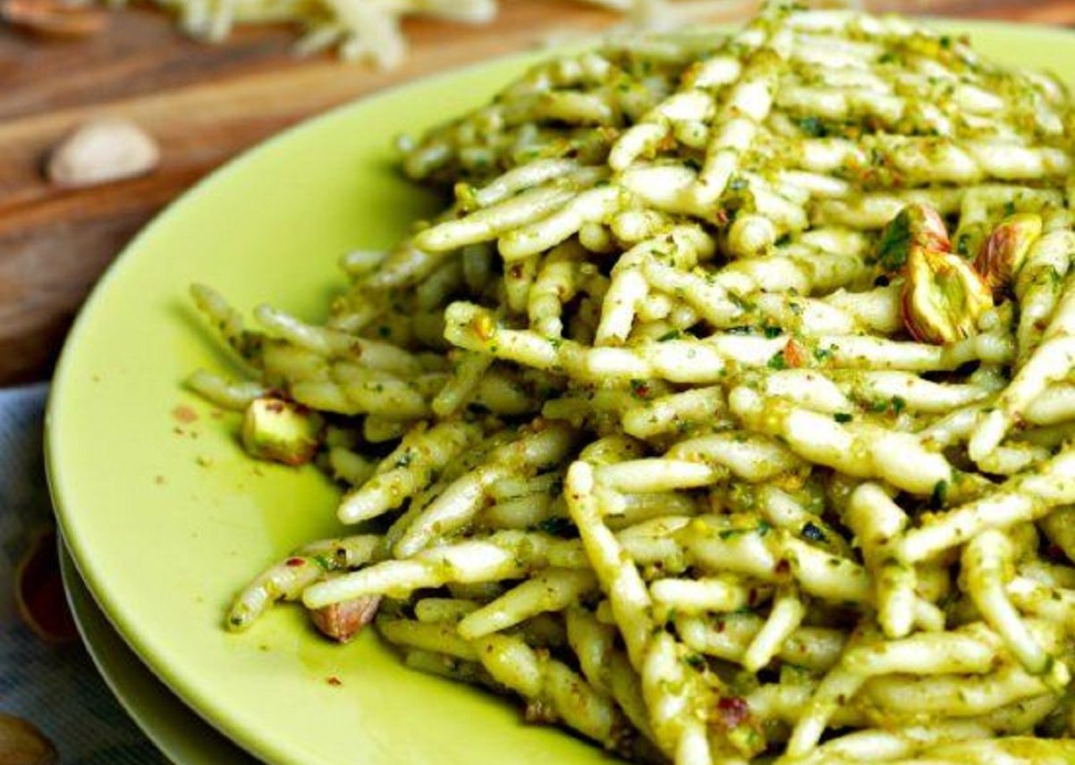 trofie al pesto di pistacchio al forno