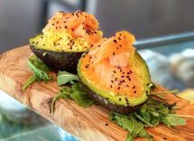 Avocado ripieno di salmone affumicato