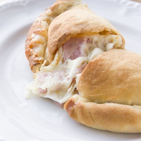 calzone prosciutto e mozzarella