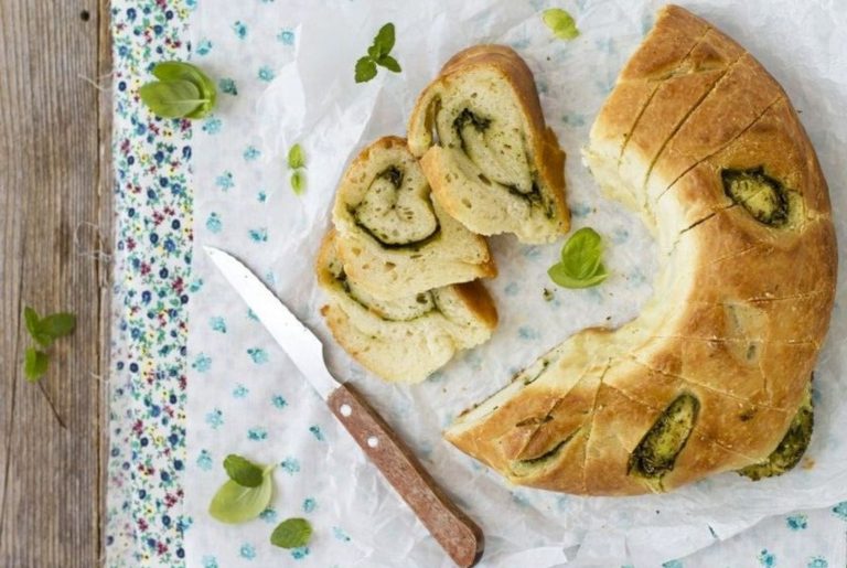 Pane di Pasqua alle erbe