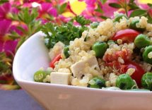 Quinoa con piselli, fagiolini e tofu