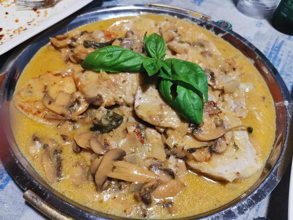 Scaloppine al latte, panna e funghi (senza burro)