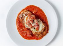 Scaloppine di pollo al forno con pomodori e mozzarella senza burro