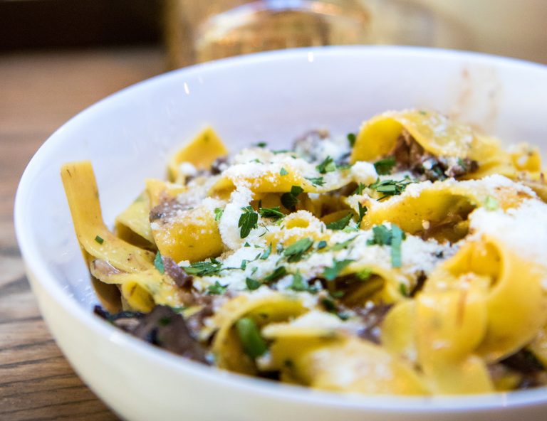 Tagliatelle con invidia e aceto balsamico