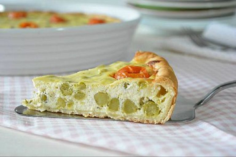 torta salata con piselli e ricotta