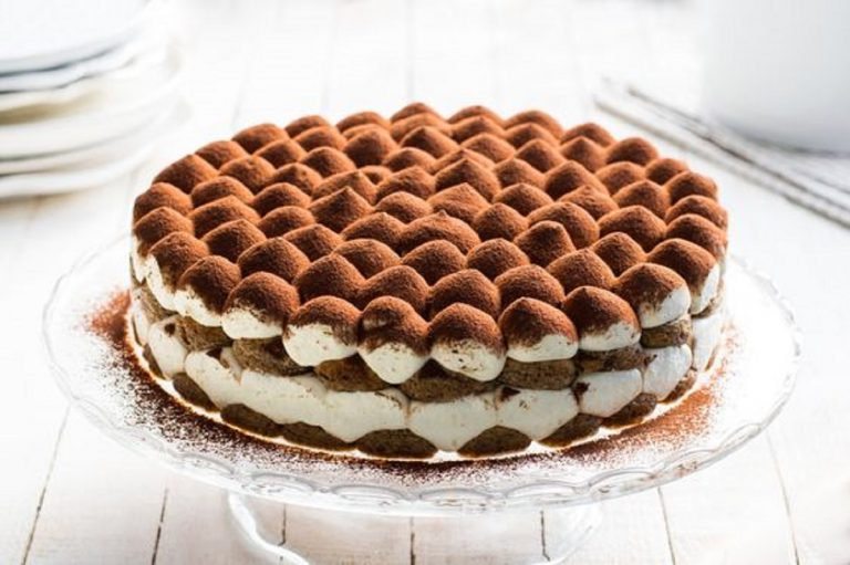 Torta tiramisù a strati