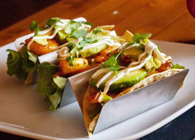 Tortillas con gamberetti e avocado