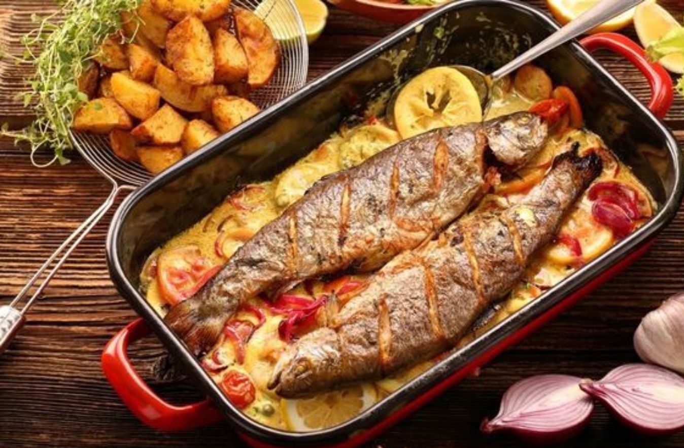 Trota al forno con patate e rosmarino