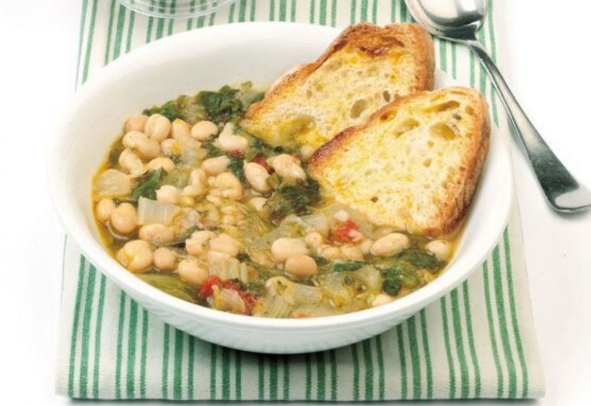 Zuppa di scarola e fagioli cannellini