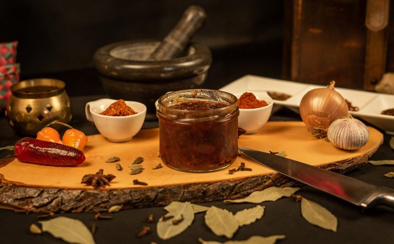 Chutney di cipolle rosse peperoni e mele