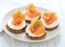 crostini al salmone affumicato e Philadelphia