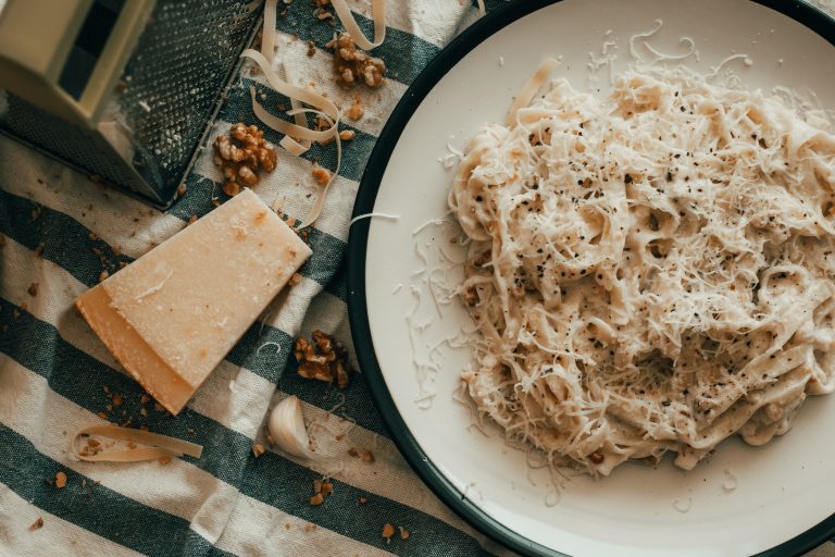 Pasta con burrata e noci